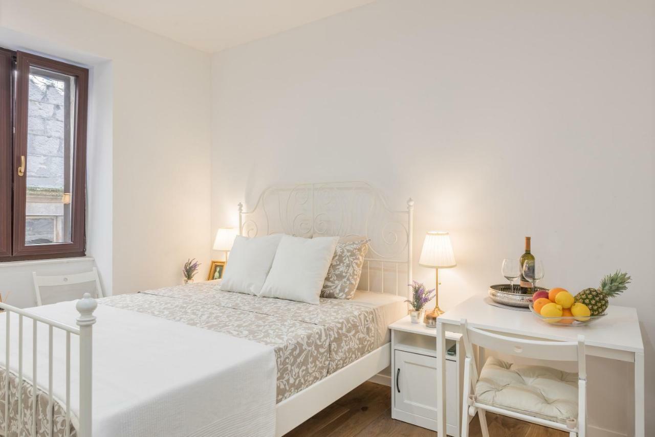 Mediterranean Vintage Room Split Exterior foto